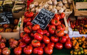 tomatoes, garlic, greens, market, outdoor, vegetables, food, fresh, healthy, red, harvest, delicious, groceries, agriculture, vegetarian, shopping, french culture, provence, tomatoes, market, market, market, groceries, shopping, shopping, shopping, shopping, shopping, provence